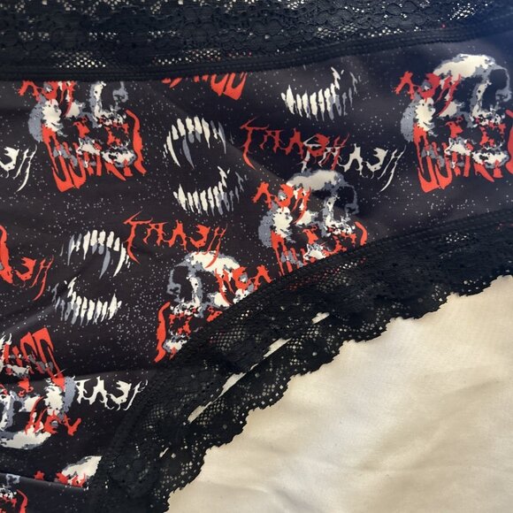 Morvia 1pc Black lace trim goth Skater Emo panties XL Black Skull & Red Letters - Picture 2 of 7
